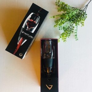 Vinturi Wine Aerator, Simply hold Vinturi over a glass and pour wine through.